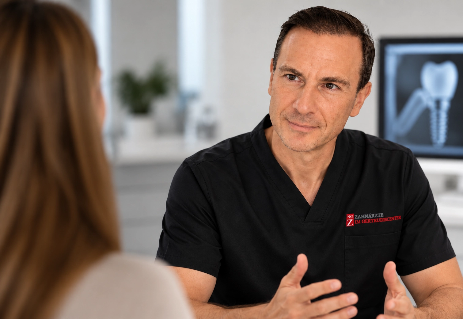 N. Gosic im pers&ouml;nlichen Beratungsgespr&auml;ch